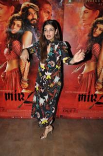 Raveena Tandon feet photo thumbnail