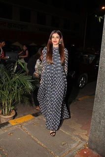 Raveena Tandon feet photo thumbnail