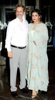Raveena Tandon feet photo thumbnail