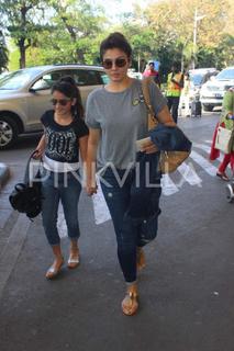 Raveena Tandon feet photo thumbnail