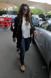 Raveena Tandon feet photo thumbnail