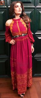 Raveena Tandon feet photo thumbnail