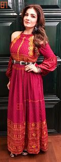 Raveena Tandon feet photo thumbnail