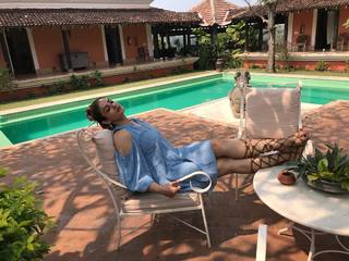 Raveena Tandon feet photo thumbnail