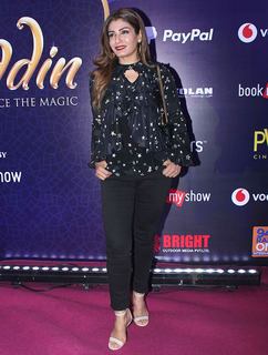 Raveena Tandon feet photo thumbnail