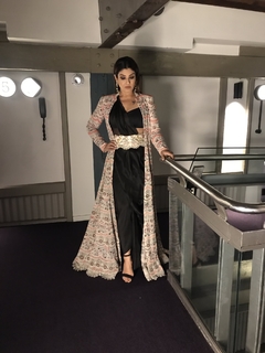 Raveena Tandon feet photo thumbnail