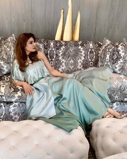 Raveena Tandon feet photo thumbnail