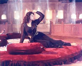 Raveena Tandon feet photo thumbnail