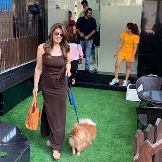 Raveena Tandon feet photo thumbnail