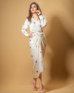 Raveena Tandon feet photo thumbnail