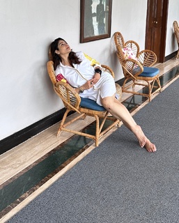 Raveena Tandon feet photo thumbnail