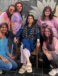 Raveena Tandon feet photo thumbnail