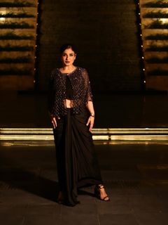 Raveena Tandon feet photo thumbnail