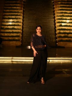 Raveena Tandon feet photo thumbnail