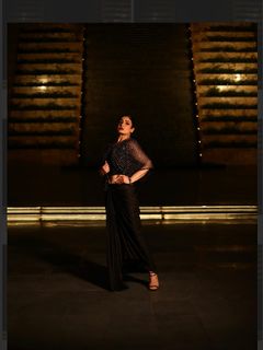 Raveena Tandon feet photo thumbnail