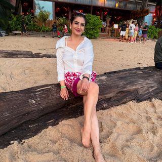 Raveena Tandon feet photo thumbnail