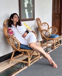 Raveena Tandon feet photo thumbnail