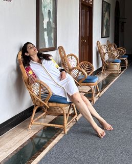 Raveena Tandon feet photo thumbnail