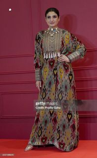 Raveena Tandon feet photo thumbnail