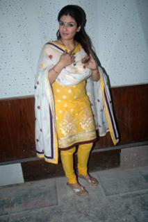 Raveena Tandon feet photo thumbnail