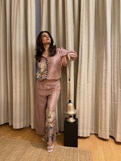 Raveena Tandon feet photo 3