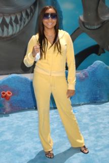 Raven-Symoné feet photo thumbnail