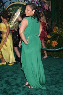 Raven-Symoné feet photo thumbnail