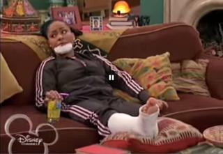 Raven-Symoné feet photo thumbnail