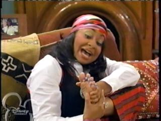 Raven-Symoné feet photo thumbnail