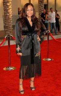 Raven-Symoné feet photo thumbnail