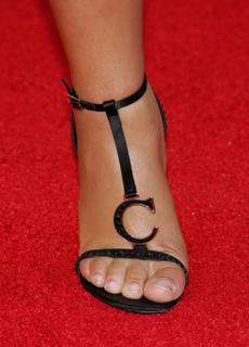 Raven-Symoné feet photo thumbnail