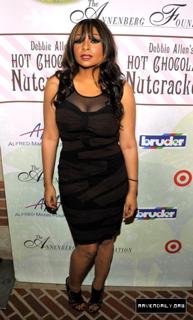 Raven-Symoné feet photo thumbnail