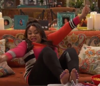 Raven-Symoné feet photo thumbnail