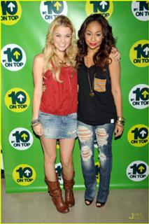 Raven-Symoné feet photo thumbnail
