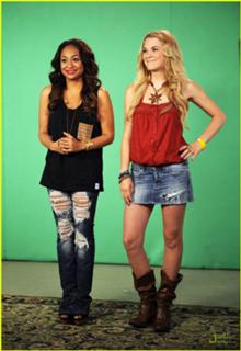 Raven-Symoné feet photo thumbnail