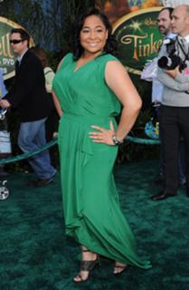 Raven-Symoné feet photo thumbnail