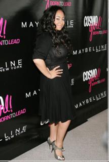 Raven-Symoné feet photo thumbnail