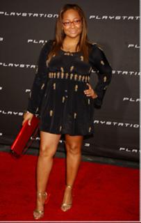 Raven-Symoné feet photo thumbnail