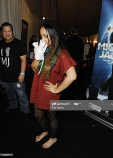Raven-Symoné feet photo thumbnail