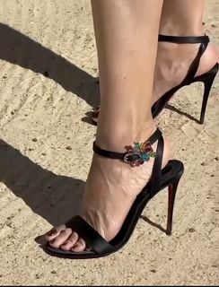 Raya Abirached feet photo 2