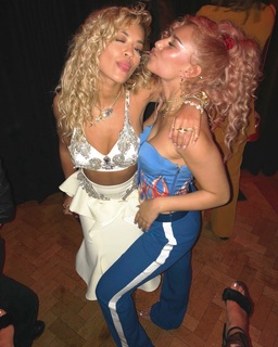 Raye feet photo thumbnail