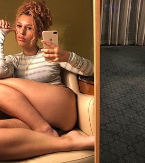 Raye feet photo thumbnail