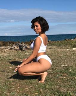 Raye feet photo thumbnail