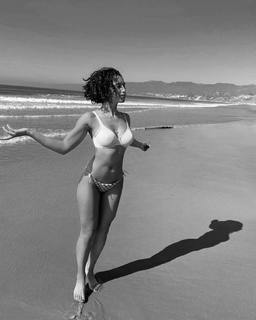 Raye feet photo thumbnail