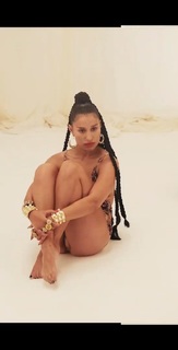 Raye feet photo thumbnail