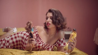 Raye feet photo thumbnail