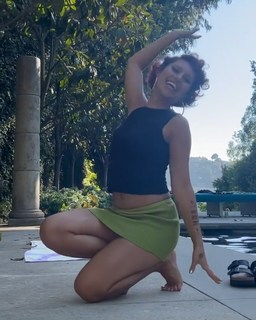 Raye feet photo thumbnail