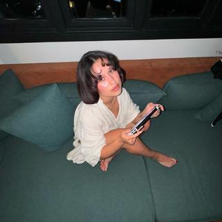 Raye feet photo thumbnail