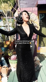 Raye feet photo thumbnail