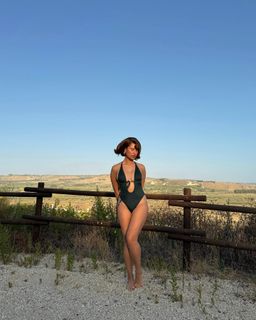 Raye feet photo thumbnail